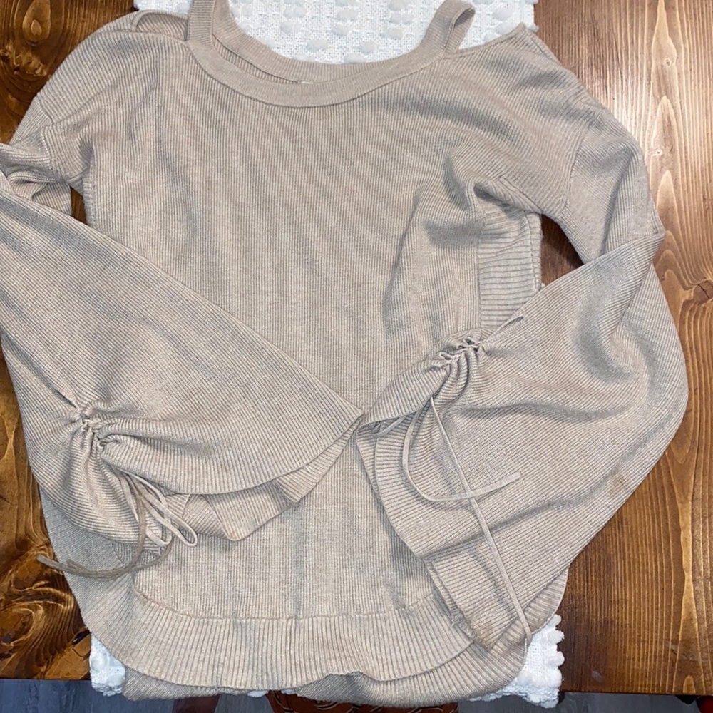 GB flare sleeve sweater
